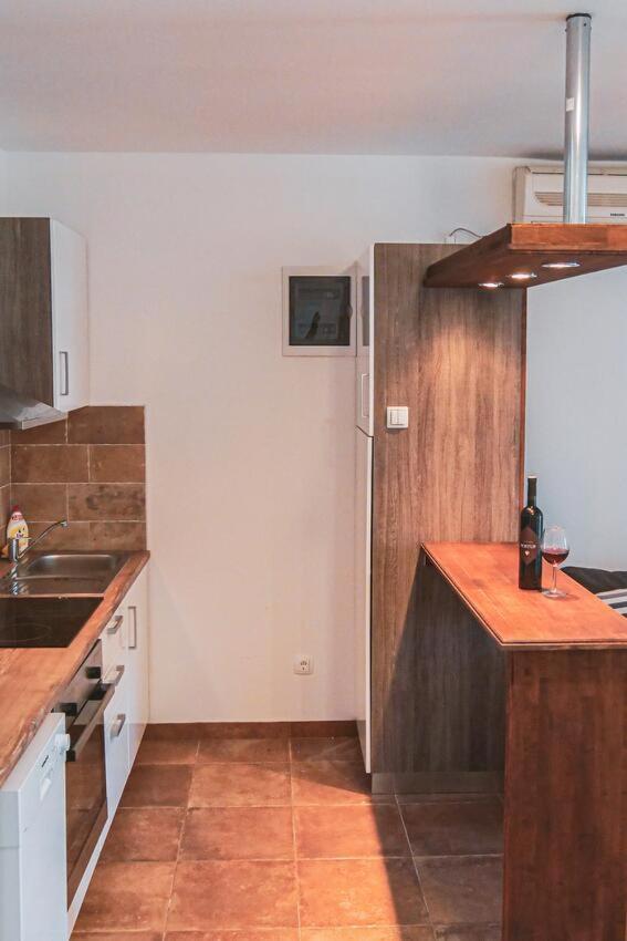 Fully Renovated One Bedroom Apartment With A Seaview - A Sevid Exteriör bild