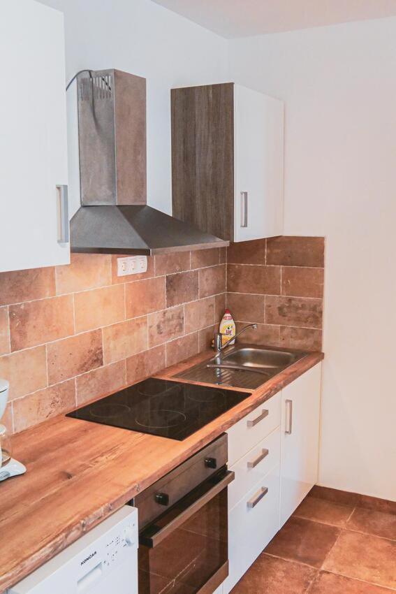 Fully Renovated One Bedroom Apartment With A Seaview - A Sevid Exteriör bild