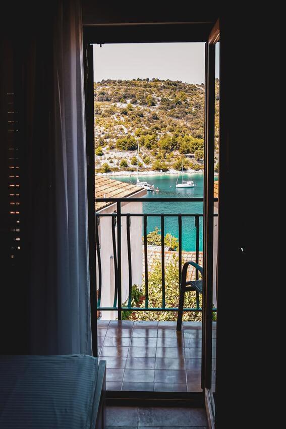 Fully Renovated One Bedroom Apartment With A Seaview - A Sevid Exteriör bild