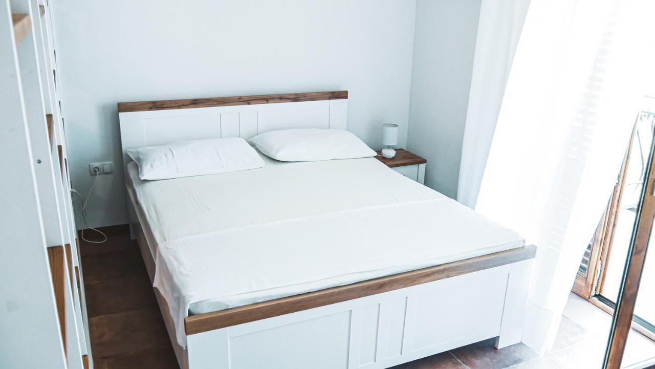 Fully Renovated One Bedroom Apartment With A Seaview - A Sevid Exteriör bild